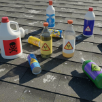 découvrez les produits de nettoyage de toit à éviter absolument pour préserver l'intégrité et l'esthétique de votre toiture.