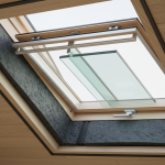 découvrez quel type de vitrage choisir pour votre velux afin d'assurer une isolation phonique optimale et profiter d'un confort acoustique maximal dans votre intérieur.